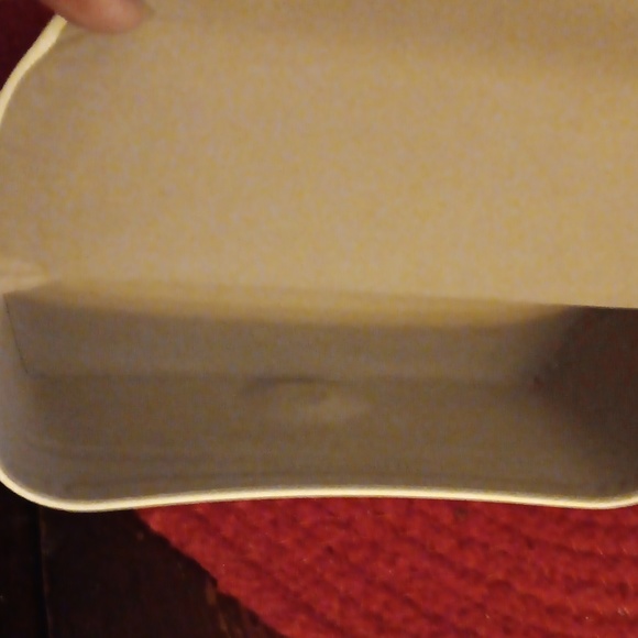 MK EYEGLASS CASE - Picture 4 of 8